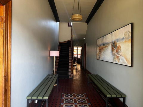 The Family Hotel - Maitland Accommodation 2