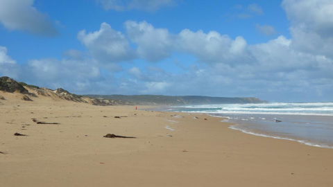 Beachwalk Cottage - Maitland Accommodation 1