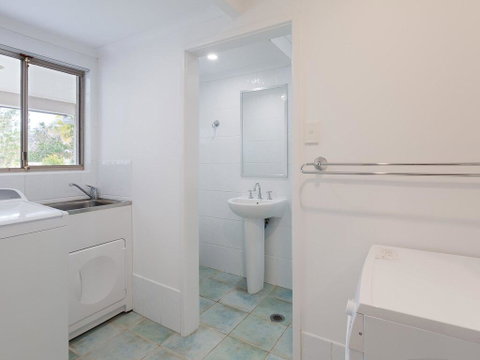 Beauty And The Beach', 88 Foreshore Drive - Large Home With WIFI & Water Views - Maitland Accommodation 2