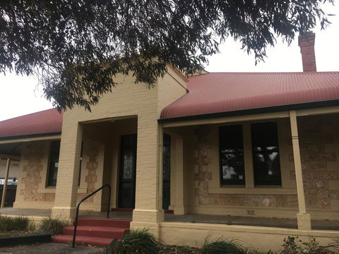 BELMONT 11 Bedroom Home In The Heart Of Victor Harbor - Maitland Accommodation 1