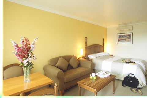 Best Western Plus The Tudor Box Hill - Maitland Accommodation 2