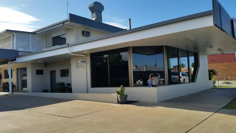 Biloela Centre Motel & Steakhouse Restaurant - Maitland Accommodation 0
