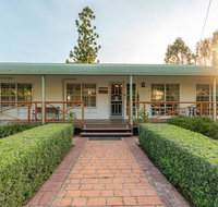 Birds 'n' Bloom Cottages - Maitland Accommodation