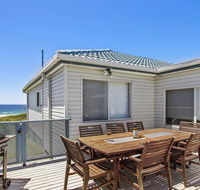 Blue Horizon - beachfront with fireplace - Maitland Accommodation