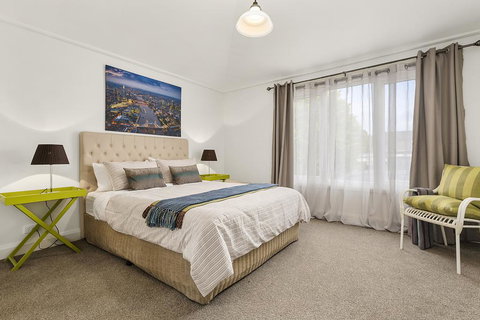 Blue Rosella On Piper - Maitland Accommodation 1