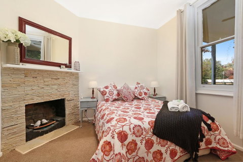 Blue Wren Cottage - Maitland Accommodation 0