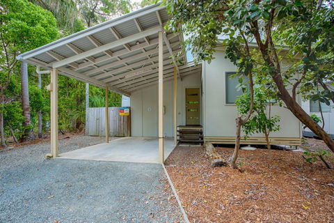 Bluewater 1 - Rainbow Shores, Amazing Location, Easy Walk To Beach, Pool, Aircon, Outdoor Spa - Maitland Accommodation 2