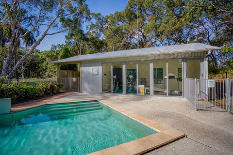 Bluewater 1 - Rainbow Shores, Amazing Location, Easy Walk To Beach, Pool, Aircon, Outdoor Spa - Maitland Accommodation 3