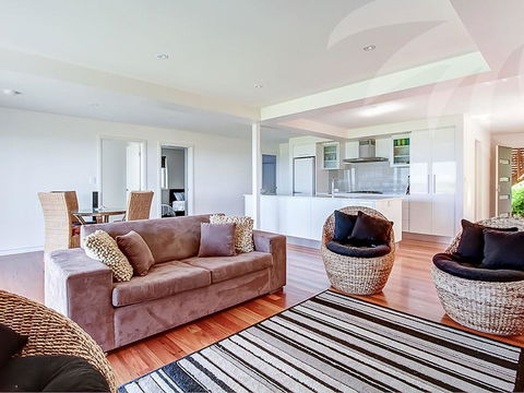 Blueys Bliss 2 - Maitland Accommodation 1