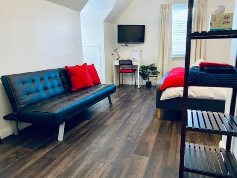 The Loft @ Denver - Maitland Accommodation 2