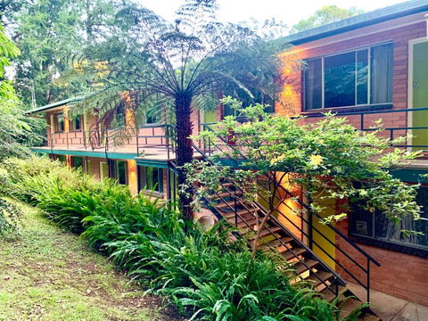 WARBURTON MOTEL - Where Mid-century Style Meets The Mountains - Maitland Accommodation 3