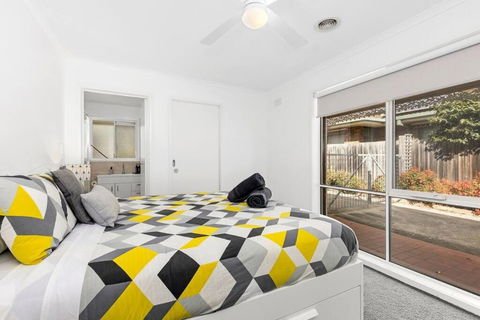 WATERFRONT - BAY VIEWS - Edgewater Springs - Maitland Accommodation 2
