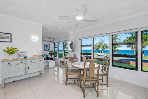 Waterfront Bliss In Margate - 30 Min From Brisbane - Maitland Accommodation 0