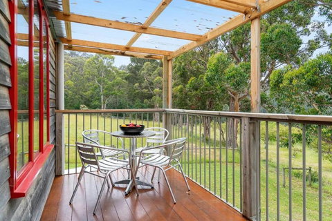 Wine Loft - Cosy Country Retreat With Ocean Views - Maitland Accommodation 3