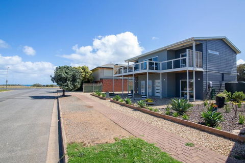 Xanadu - Aldinga Beach - C21 SouthCoast Holidays - Maitland Accommodation 1