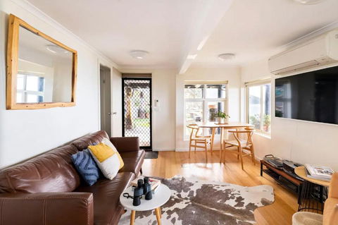 Y Vue - Beachside Apartment With Ocean Views - Maitland Accommodation 1