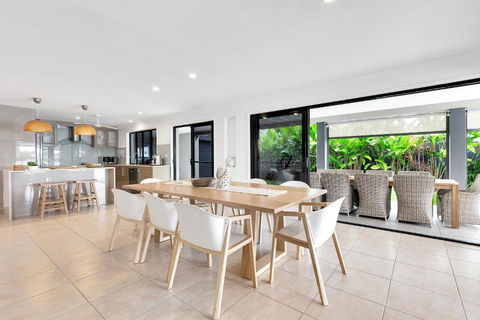 YALLA24-Luxury Resort Style Home - Maitland Accommodation 3
