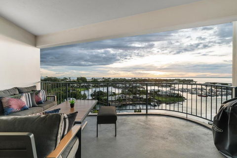 Anchor Point Penthouse 3BR With Marina Views - Pool - BBQs - Maitland Accommodation 2