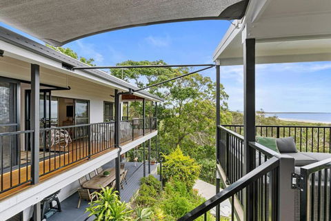 YARABIN - Luxury Home With Ocean Views - Maitland Accommodation 3