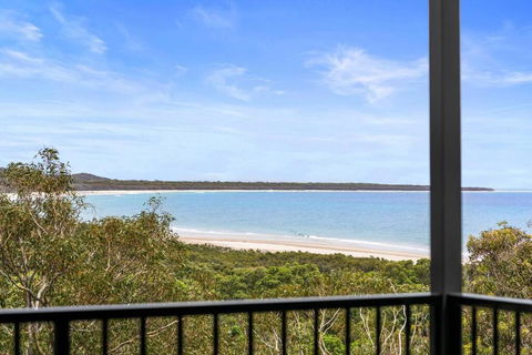 YARABIN - Luxury Home With Ocean Views - Maitland Accommodation 1