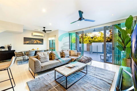 ZEN ARCTIC Luxury 2-Story T/House + Pool & Markets - Maitland Accommodation 0