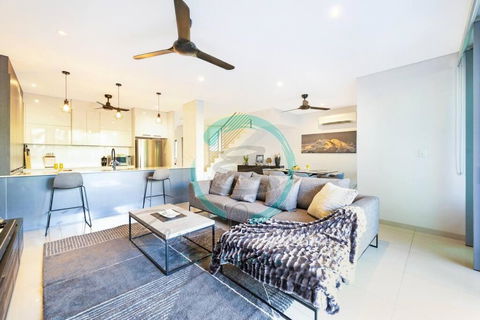 ZEN ARCTIC Luxury 2-Story T/House + Pool & Markets - Maitland Accommodation 1