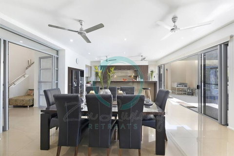 Zen Bayview Bliss: Luxury Marina Mansion - Maitland Accommodation 3