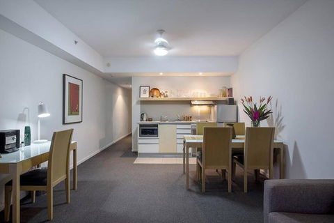 ZEN CITY & SEA Executive 1-BR Suite In Darwin CBD - Maitland Accommodation 0