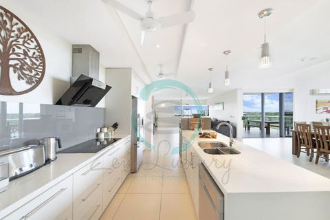 ZEN LUXURY: 2-Story 4-BR Penthouse In Darwin City With Mindal Markets & Harbour Views - Maitland Accommodation 0