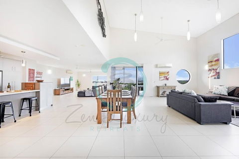 ZEN LUXURY: 2-Story 4-BR Penthouse In Darwin City With Mindal Markets & Harbour Views - Maitland Accommodation 3