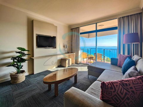 ZEN88 ESPLANADE: 1-BR Top Floor Ocean View Suite - Maitland Accommodation 2