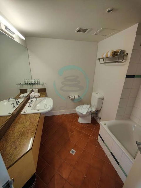 ZEN88 ESPLANADE: 1-BR Top Floor Ocean View Suite - Maitland Accommodation 3