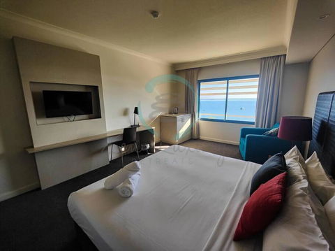 ZEN88 ESPLANADE: Hotel Suite W/ Ocean/Sunset Views - Maitland Accommodation 0