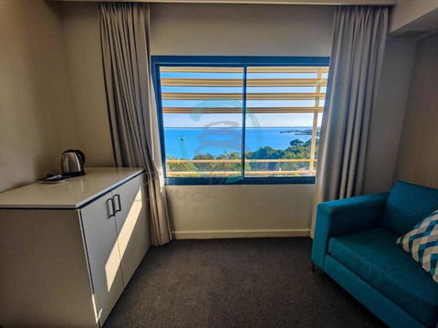 ZEN88 ESPLANADE: Hotel Suite W/ Ocean/Sunset Views - Maitland Accommodation 2