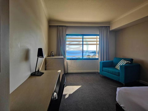 ZEN88 ESPLANADE: Hotel Suite W/ Ocean/Sunset Views - Maitland Accommodation 3