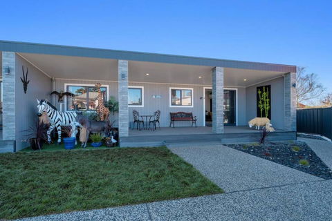 Zoo Villas: Villa Giraffe - Central Wynyard - Maitland Accommodation 2