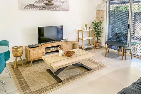 ZEN GARDEN - COZY 2-BR + Modern Design W/ Aircon - Maitland Accommodation 3