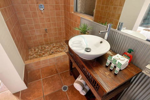 Zen Serene Seascape - Family Pool - BBQ - Markets - Maitland Accommodation 1